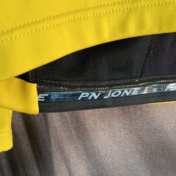 PN Jones size M yellow athletic cycling jacket with rear pockets non slip waist - Picture 2 of 7